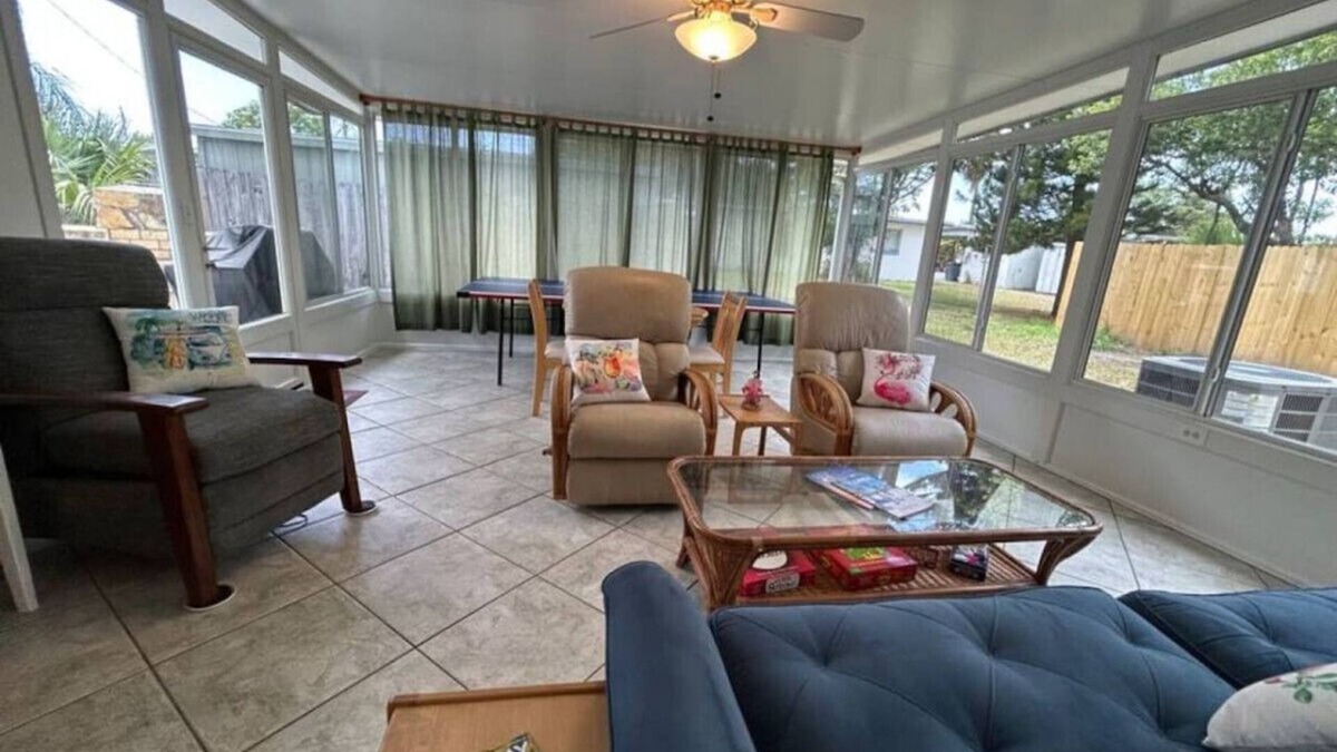 Largo House | Paradise Place, Pets/Ms. Pac Man