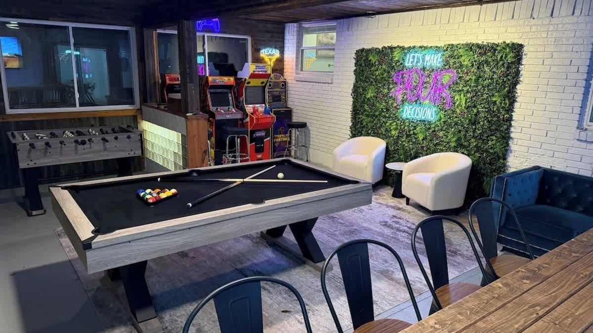 Dallas House | Paradise Playhouse: Heated Pool, Game Room, Mini Golf, and Infrared Sauna