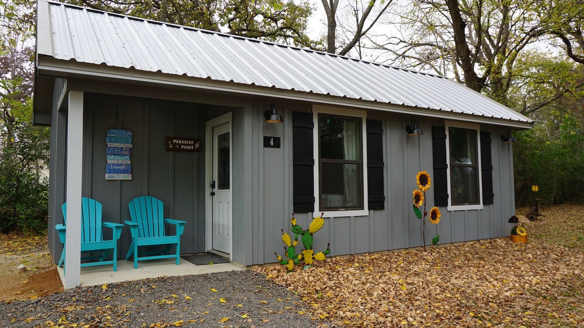 Caldwell Cottage | Paradise Point Cottage tucked in a shady relaxing setting.