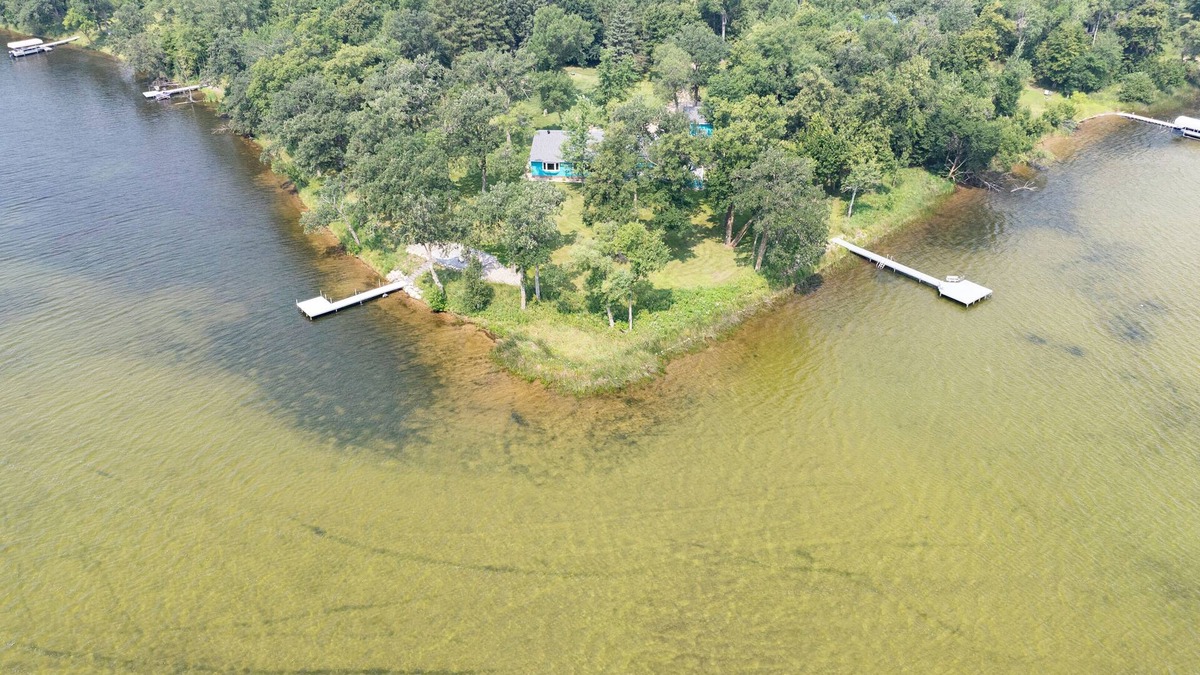 Battle Lake House | Paradise Point Family Retreat – Spacious Lake Home. Sleeps 18,Room to Entertain!