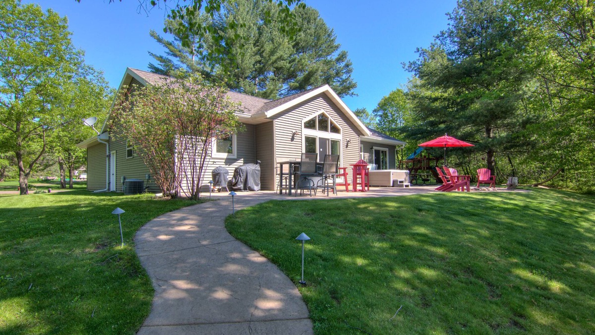 Holcombe Cabin | Paradise Point on Lake Holcombe!