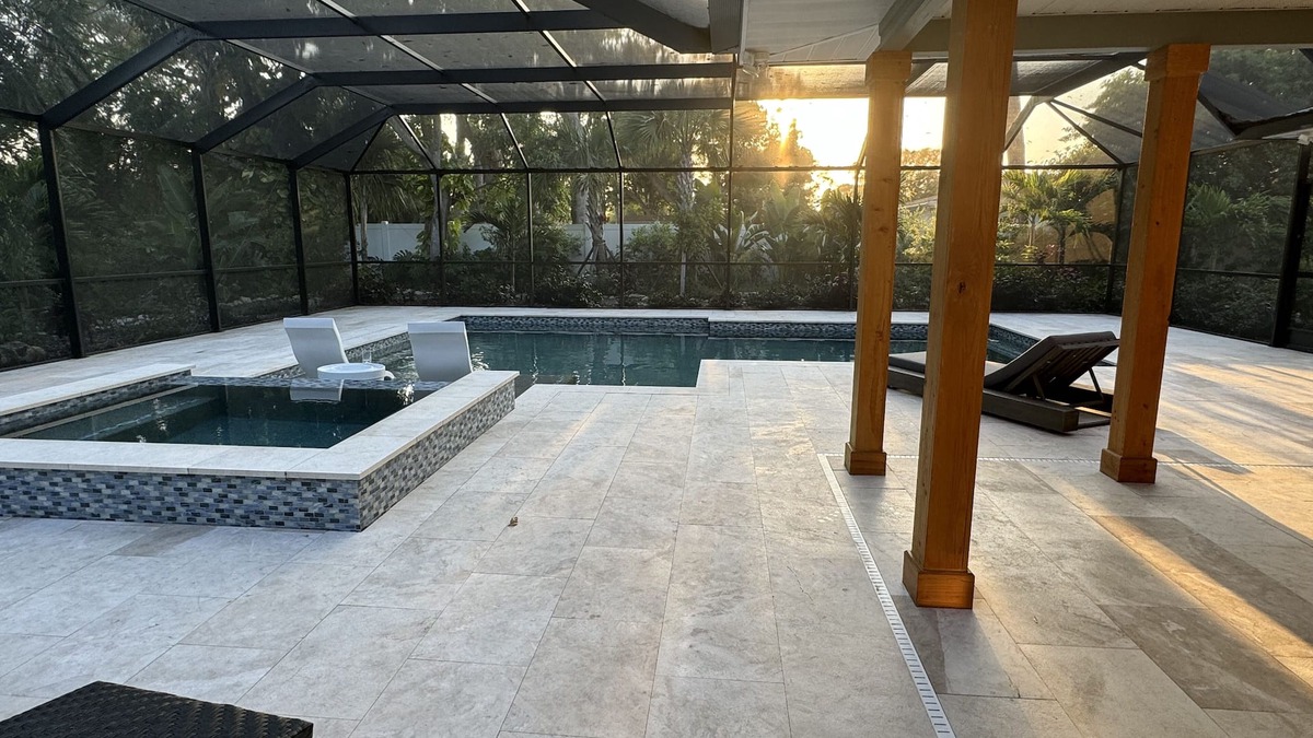 Bradenton House | PARADISE POOL and SPA with full screen enclosure. 15 min from Anna Maria Island.