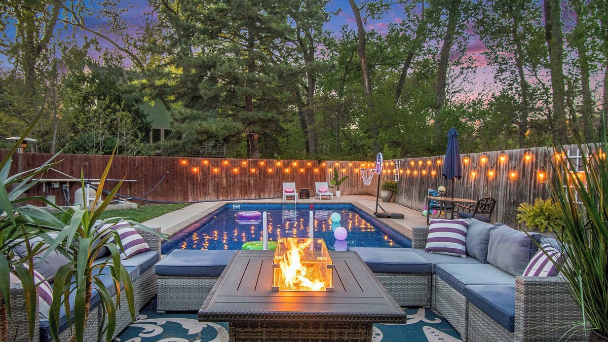 West Omaha House | Paradise Pool House