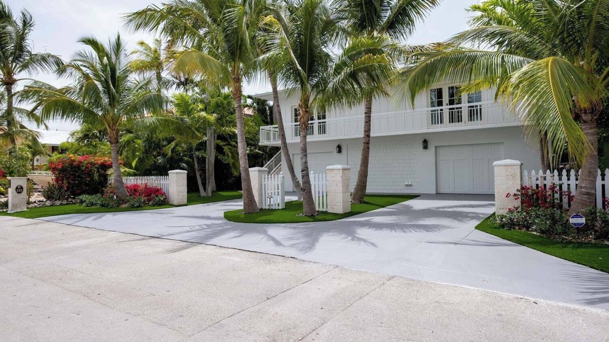 Venetian Shores House | PARADISE SHORES