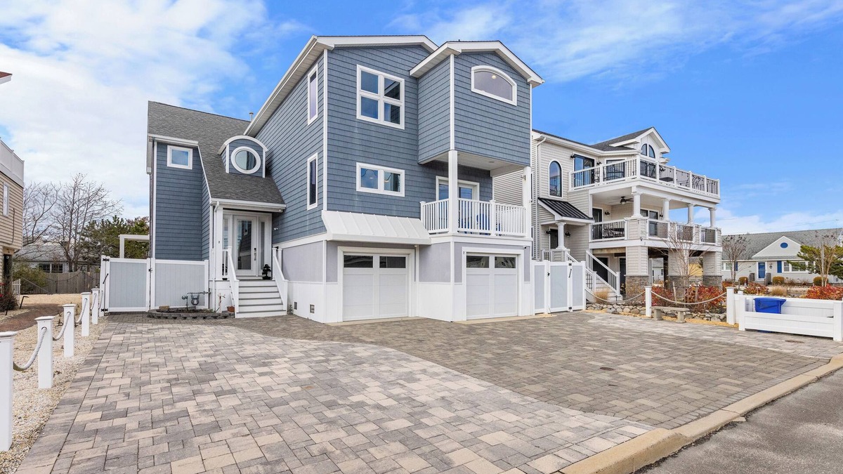Surf City House | Paradise Surf City - Spacious 5BR Home W/Pool In Great Location!