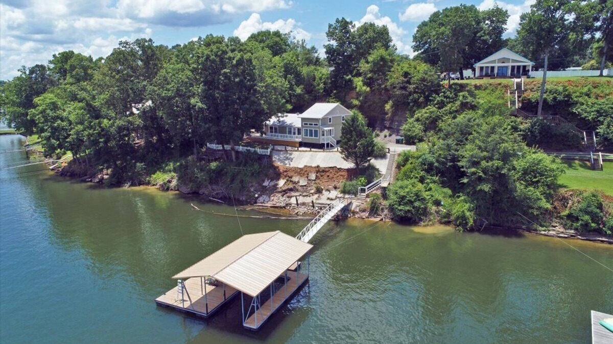 Crane Hill House | “Paradise to Me” Smith Lake Home- Only 10 minutes from Rock the South-sleeps 10