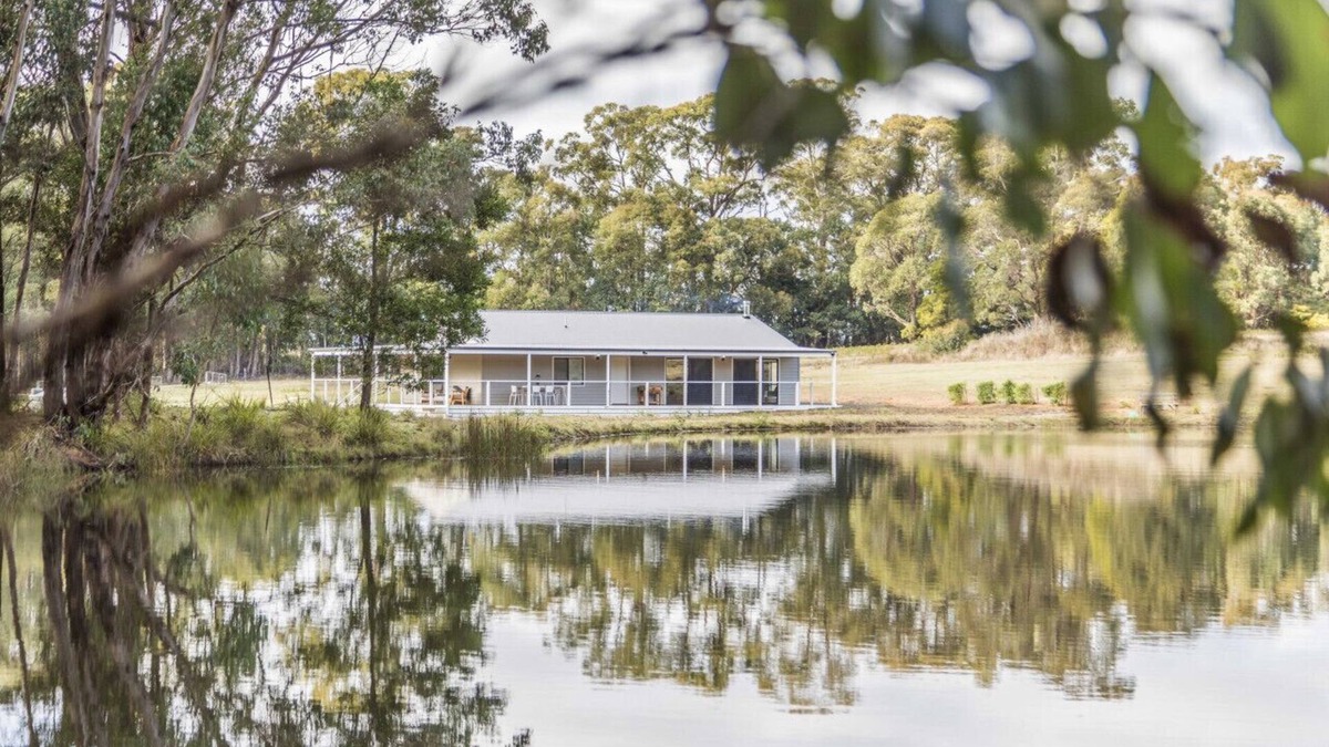 Spring Hill House | Paradise Valley Cottage and Lake in Spring Hill