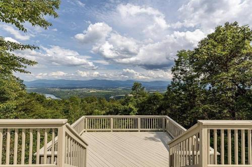 Luray House | Paradise View Cabin on Massanutten Mountain