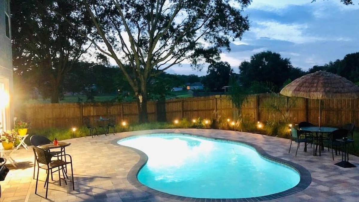 Seffner Community Alliance House | Paradise Villa Heated POOL, Hot Tub, BBQ & Fire Pit