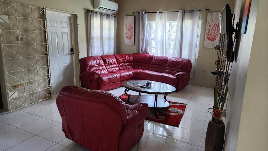 Runaway Bay Villa | PARADISE VILLA Savannah