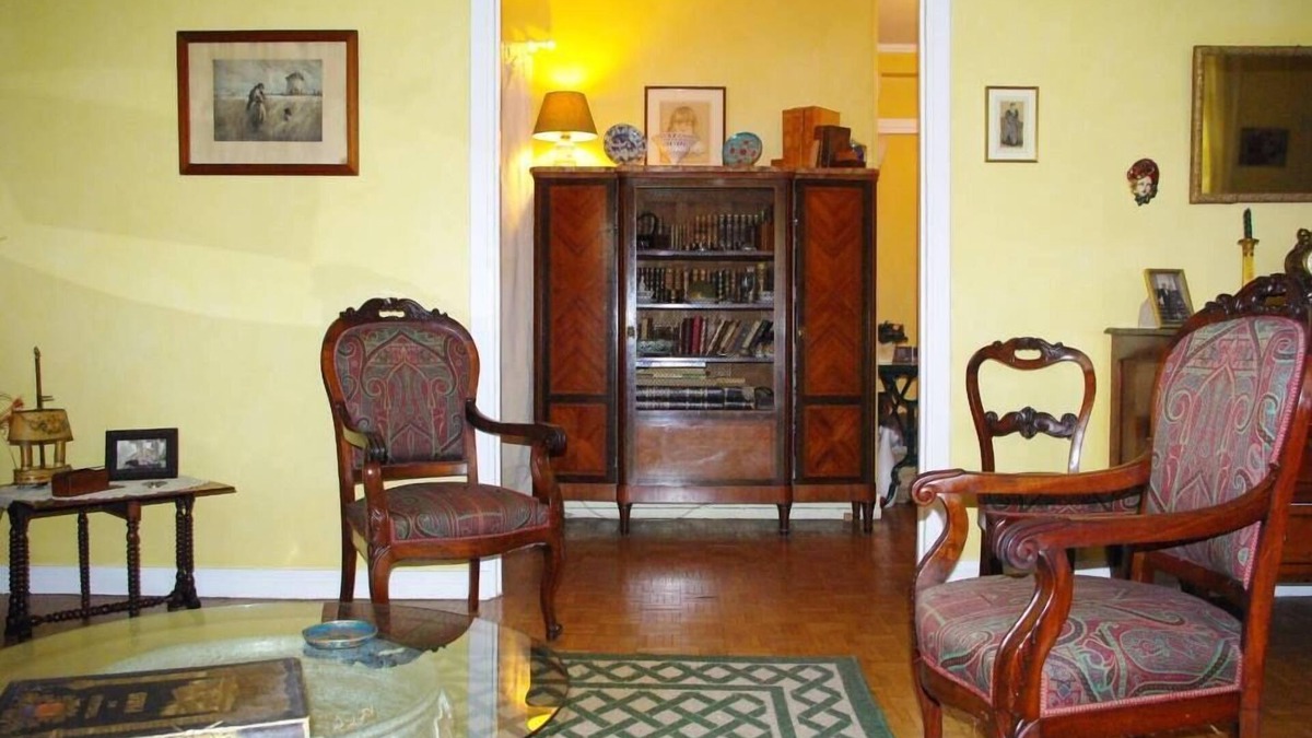 8th Arrondissement Apartment | Parc MonceauTypical Parisian Apartment