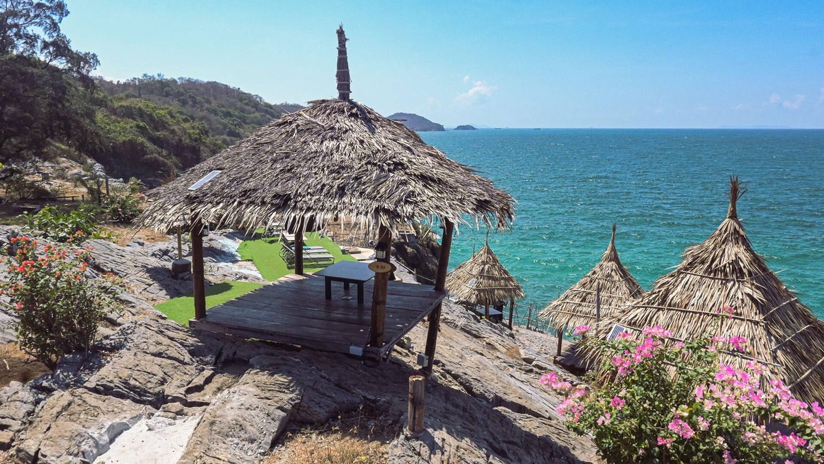 Tha Thaewawong Hotel | Paree Hut Resort Koh Sichang