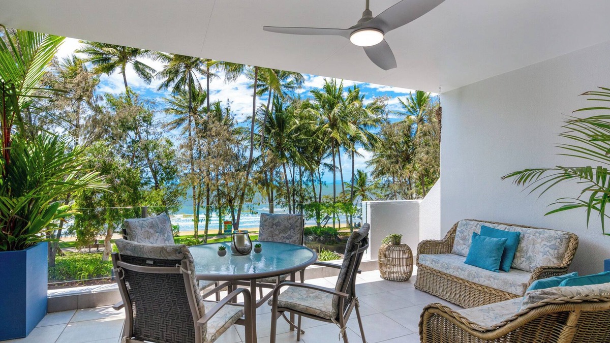 Palm Cove Apartment | Paringa Beachfront Apartment 7 with Ocean Views
