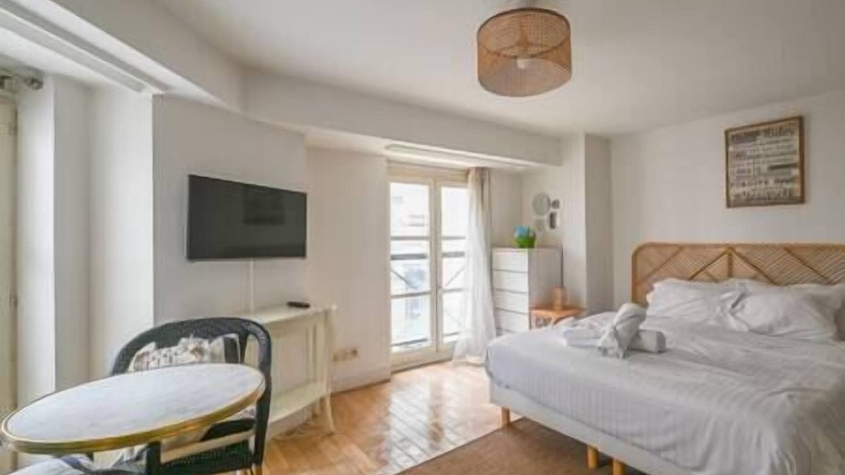 Gaillon Apartment | Paris, Opéra 1. Comme Chez soi