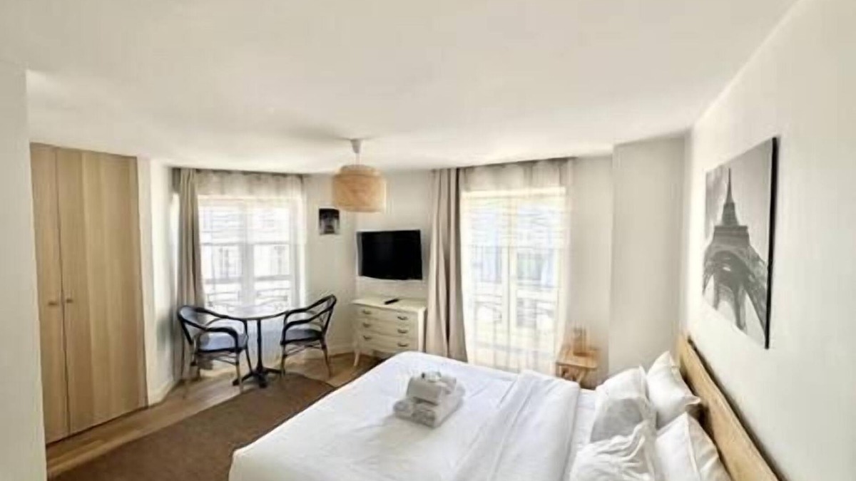 Gaillon Apartment | Paris, Opéra 5.charming Apartment in Paris
