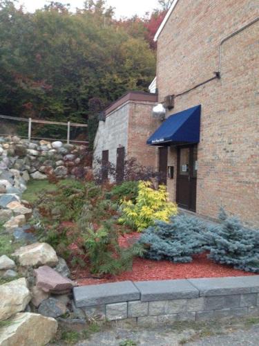 Algoma District Apartment | Paris Plaza