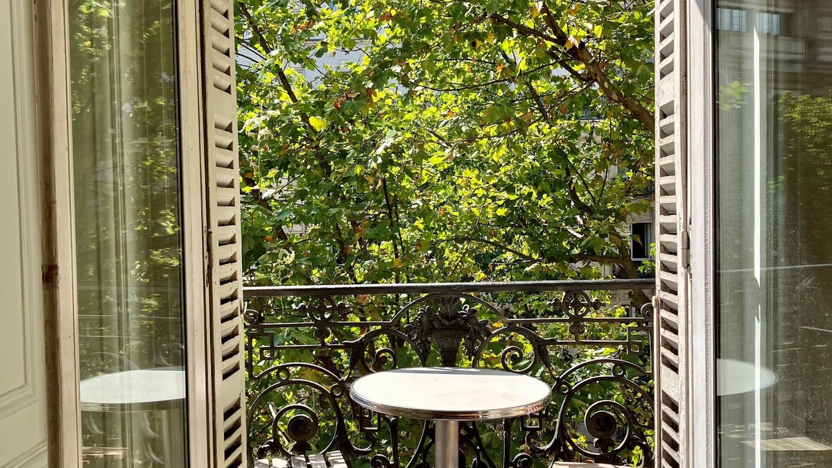 18th Arrondissement Apartment | Parisian apartment at the foot of Montmartre