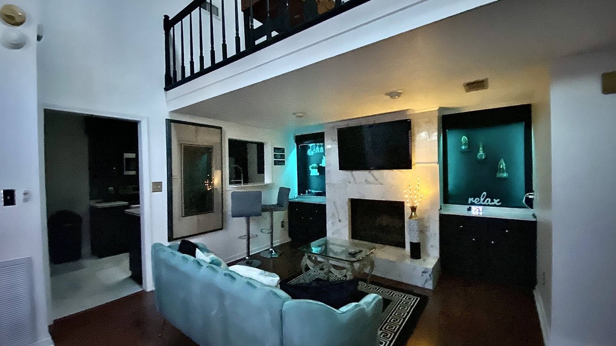 Tougaloo House | Parisian Marble Loft with a Garage off HWY55!