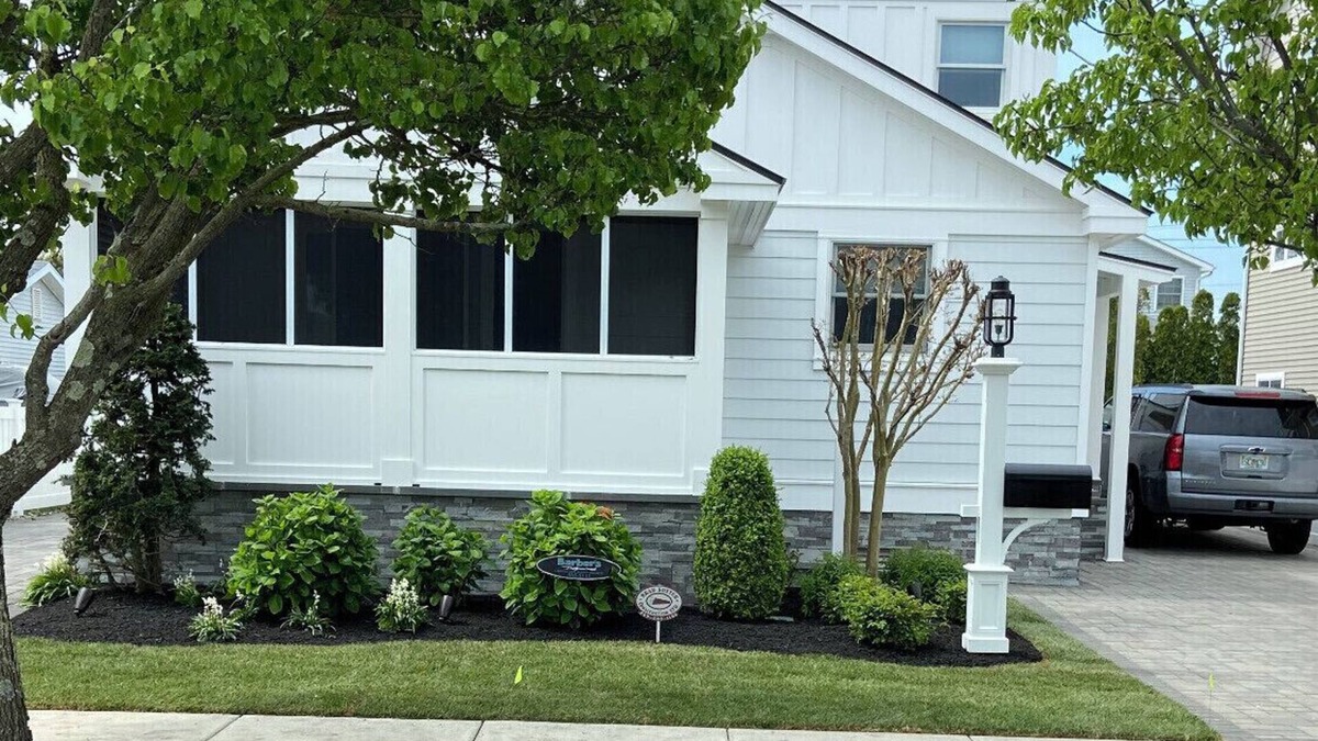 Stone Harbor Apartment | Park and Walk to Beaches, Bay, Shopping, Bars and Dining