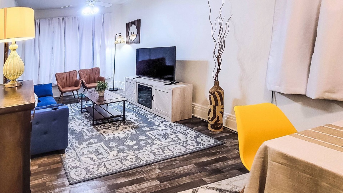 East Avenue Apartment | Park Ave - Cozy & Spacious 1 bedroom Apt. w/Free Parking