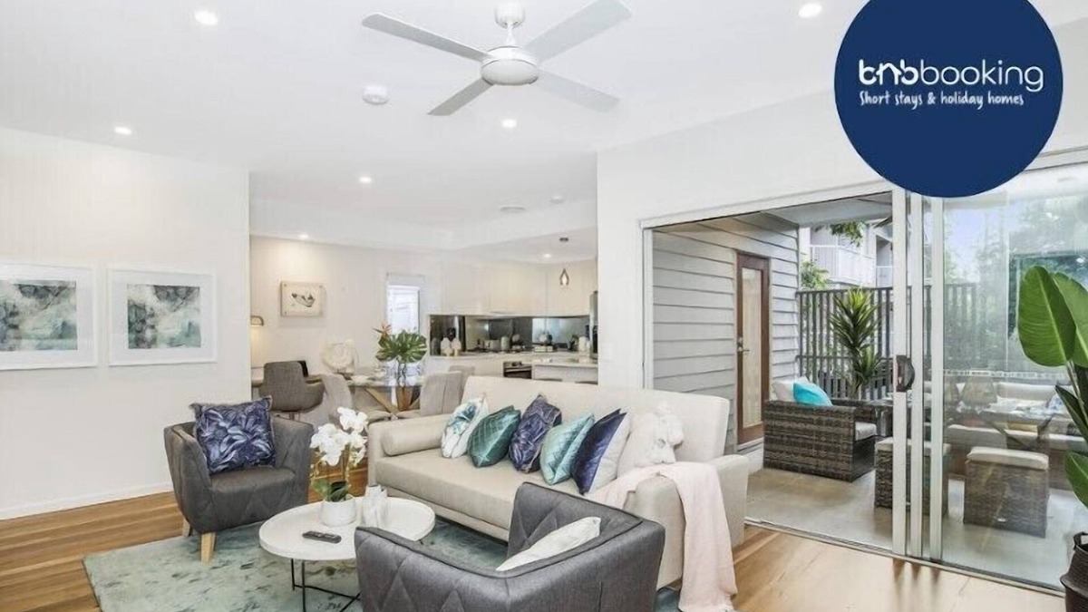Toowong Apartment | Park Ave Retreat - 3 Carparks, WiFi, BBQ, King Bed