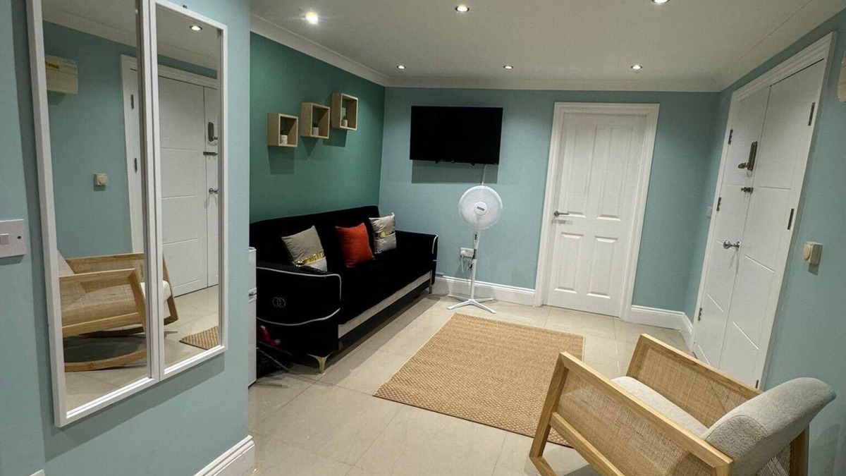 Hanger Hill Apartment | Park Avenue Luxury Apartment in London