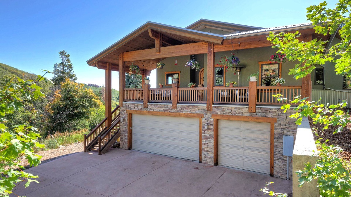 Stagecoach Estates House | Park City Winter wonderland mountain home