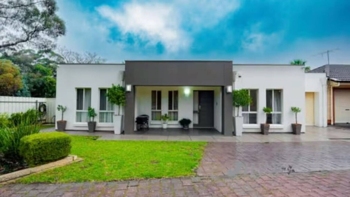 Modbury House | Park facing cozy comfy home - 3 Bedroom