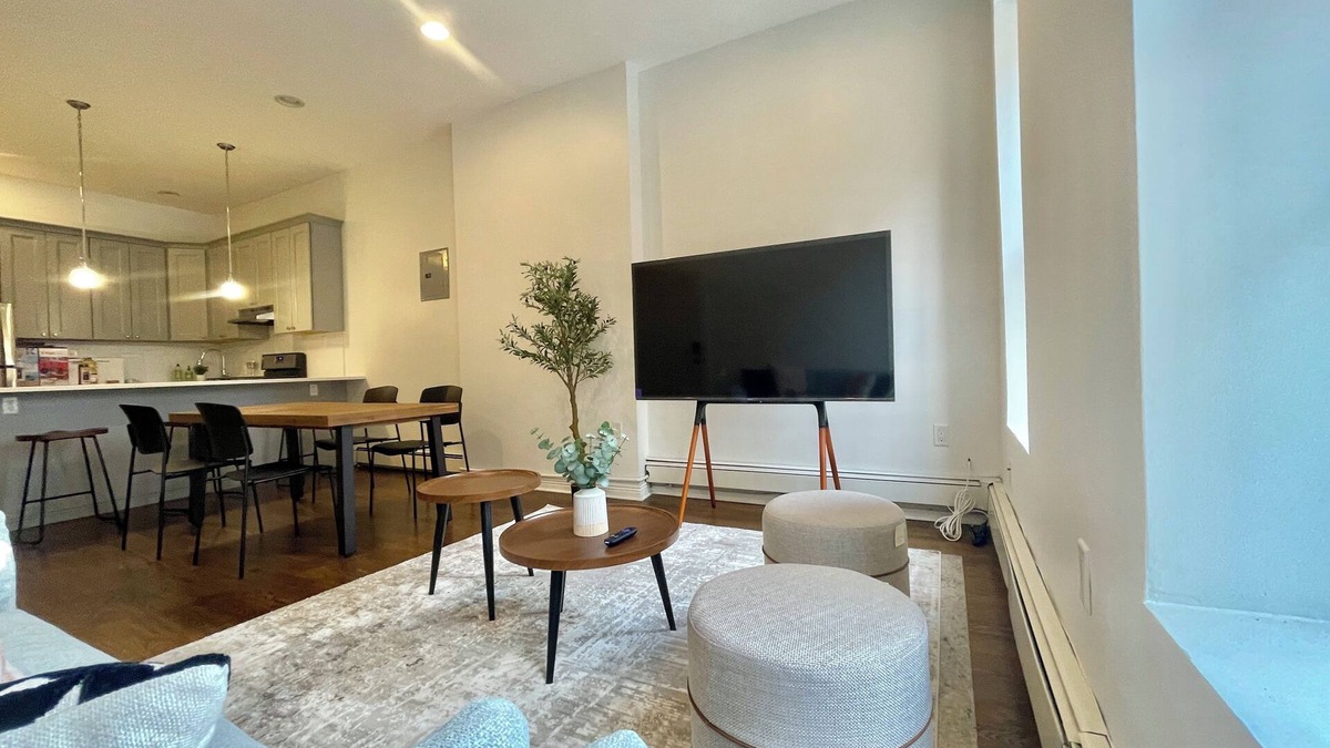 Harsimus Cove Apartment | Park Hamilton House - 3BR Modern Brownstone Apt Prime Location Mins to NYC