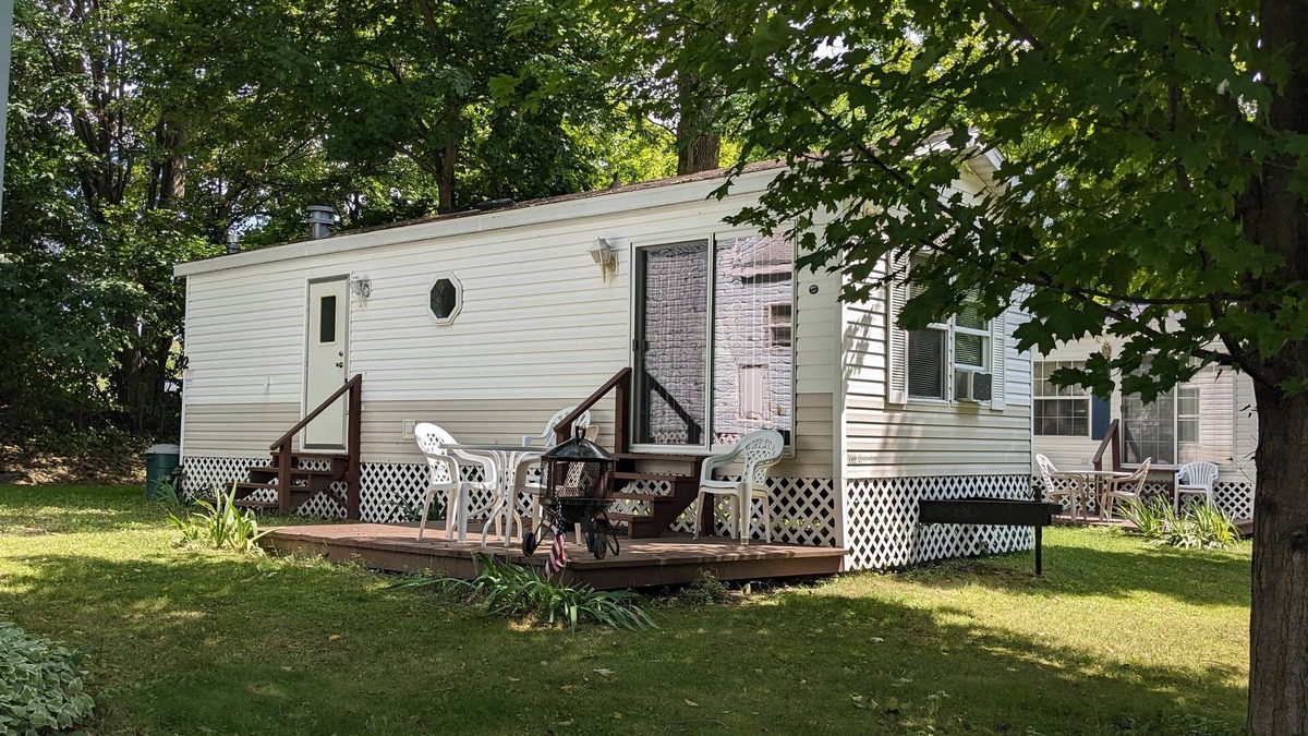 Perry House | Park model unit #2 for rent by Silver Lake NY