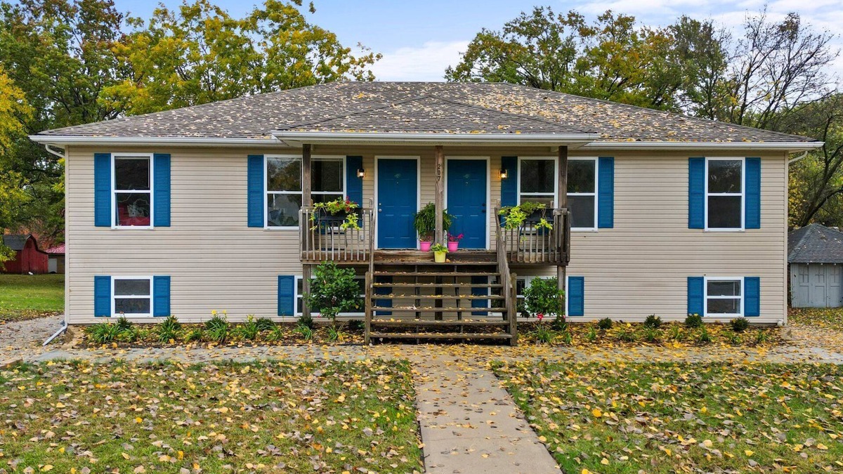 Richmond Apartment | Park Place #1 - Stylish Apartment Located Across From Park