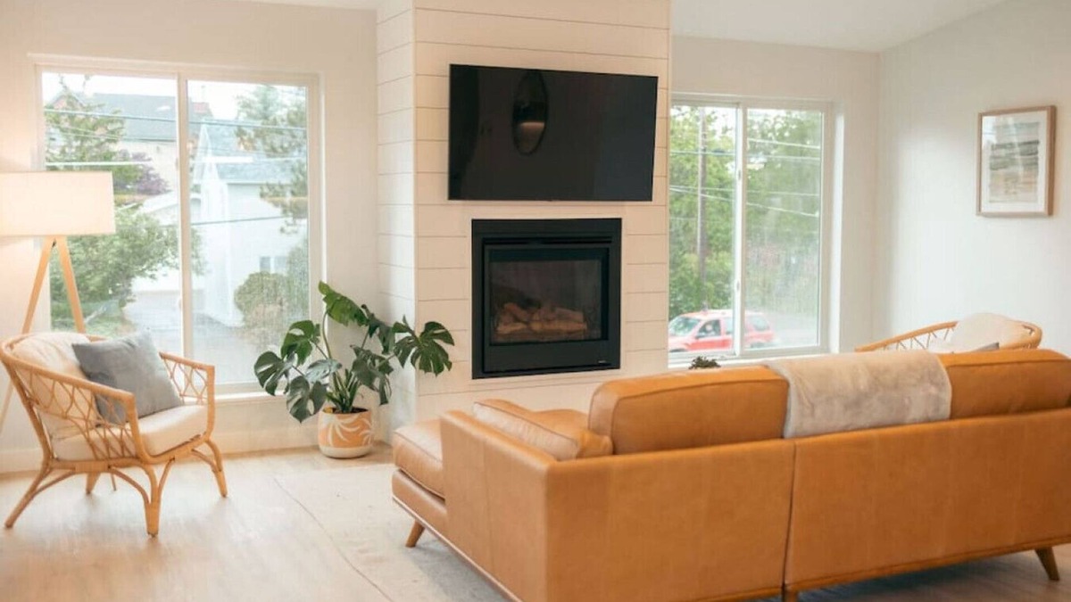Park Point House | Park Point Beach Home🌲 Family Retreat ☀️ 🌊 Pet Friendly 🐾