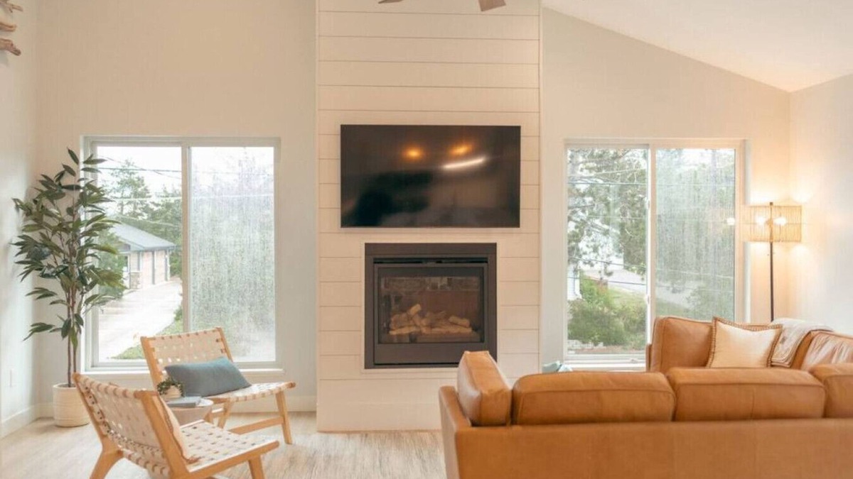 Park Point House | Park Point Scandinavian Home🌲 Family Retreat ☀️ 🌊 Pet Friendly 🐾