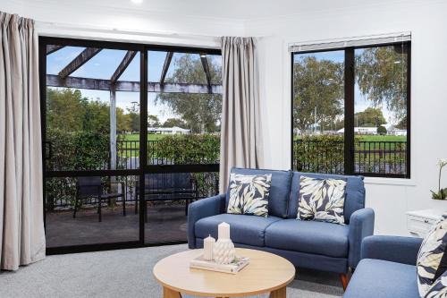 Hamilton East House | Park Scenery, Proximity and Value - By KOSH BNB