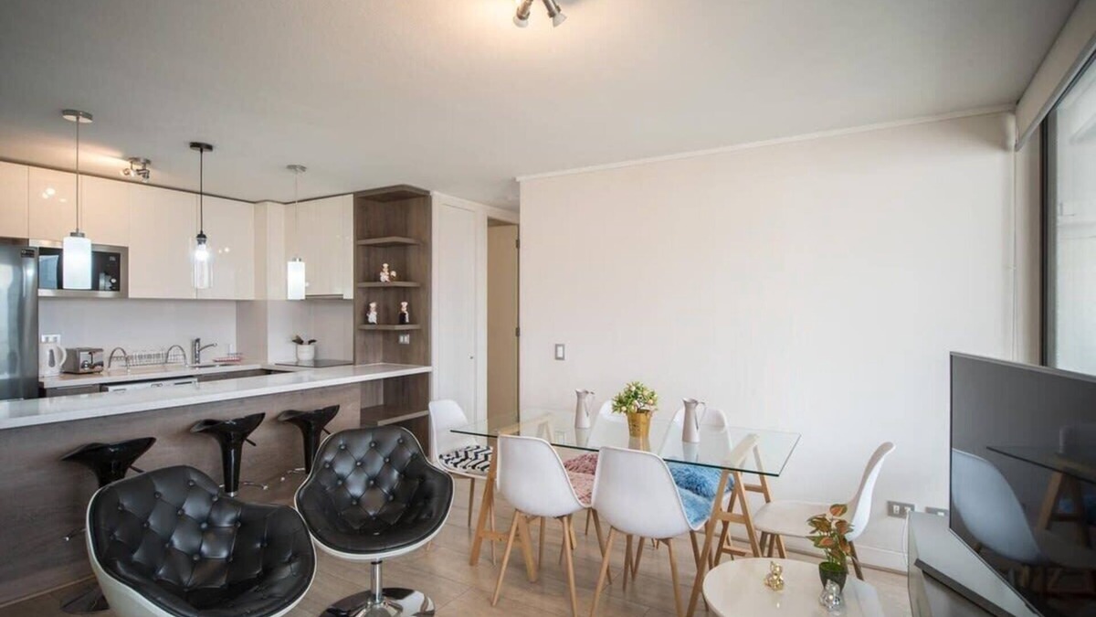 Vitacura Apartment | Park & Shop: Chic 2BR sleeps 6, Las Condes