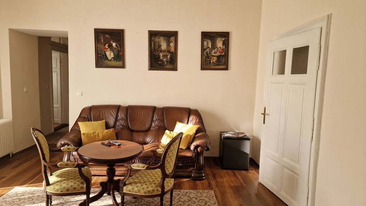 Burgau Bed & Breakfast | Park Suite, garden side - Palais Kneissl