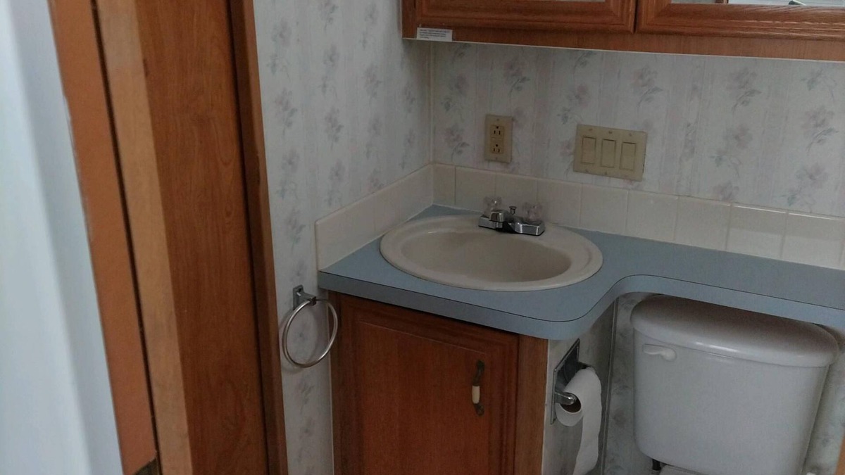 Perry House | Park unit #4 for rent by Silver Lake NY