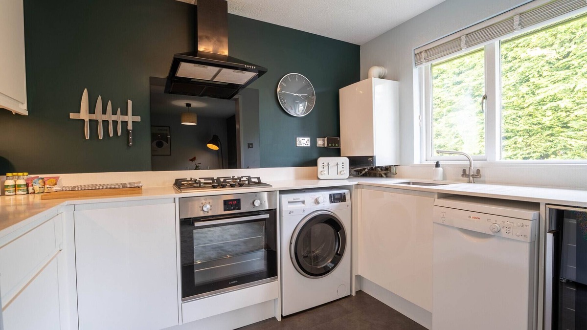 Salfords Apartment | Park View