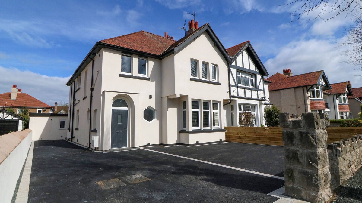 Llandudno Cottage | PARK VIEW UPPER, pet friendly, country holiday cottage in Llandudno