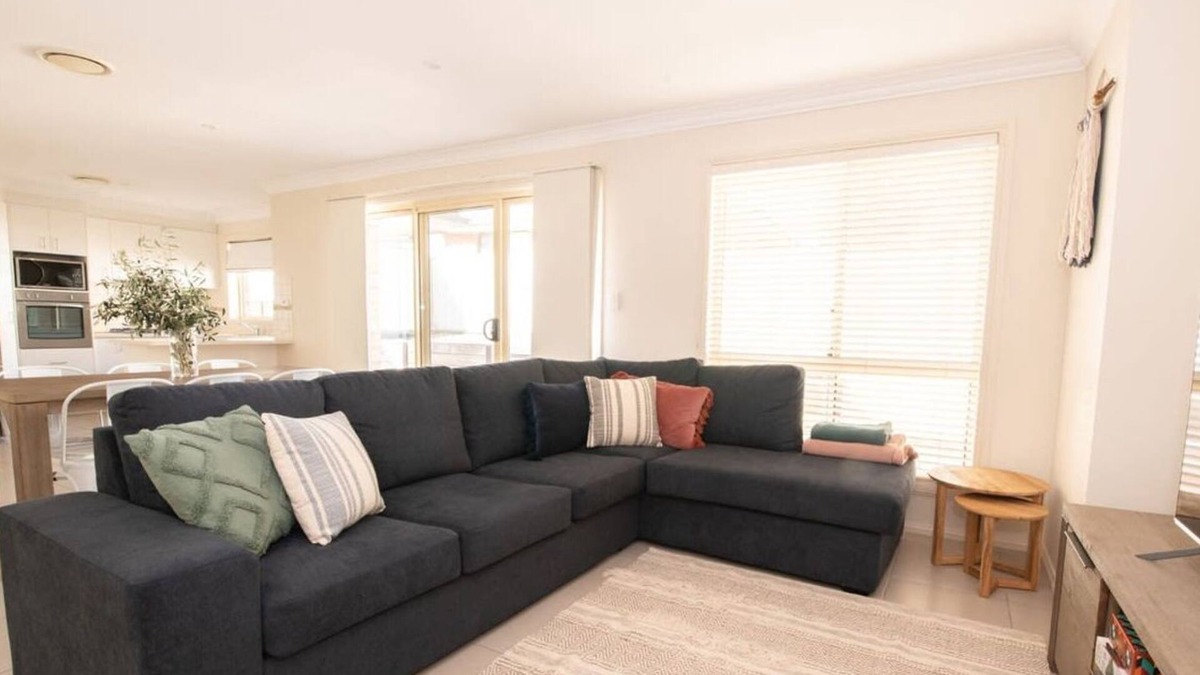 Orange East House | Park Villa | Near CBD, Spacious, Ideal for Work