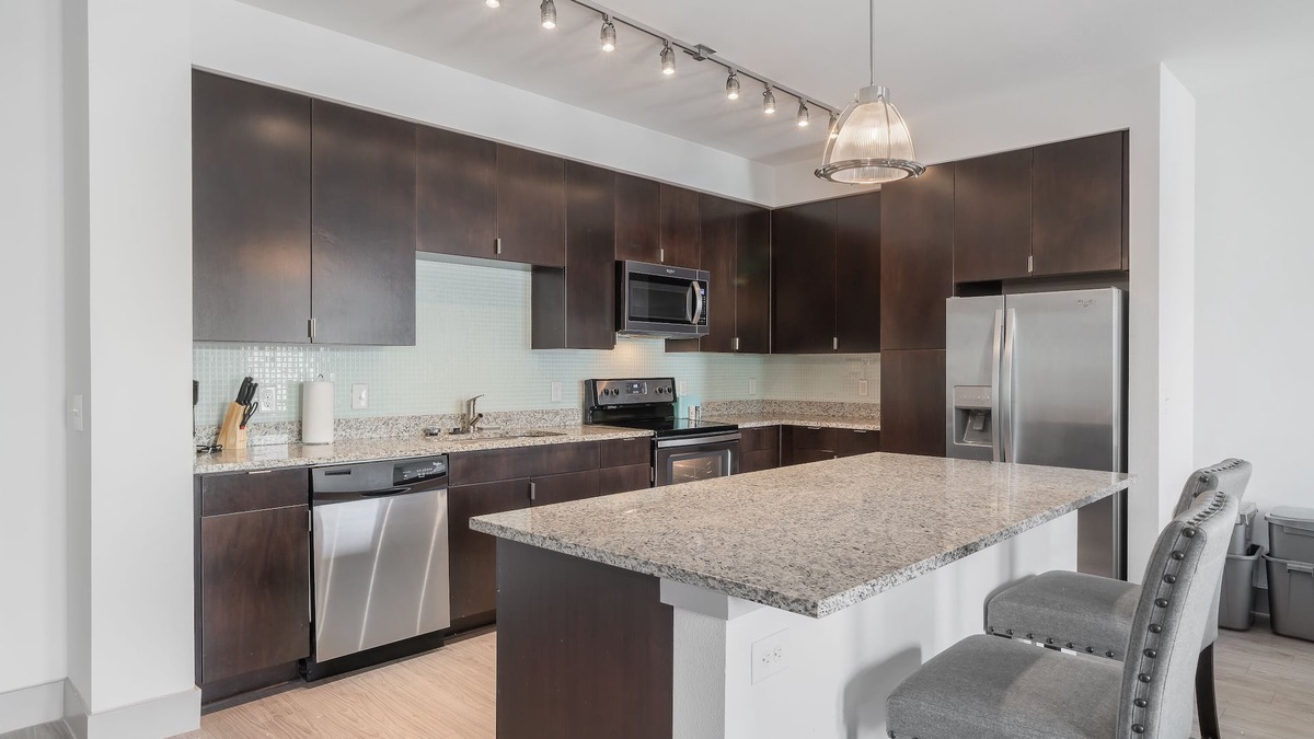 Oak Lawn Apartment | Park West 362 1br apartment, Pool, Gym I Parking