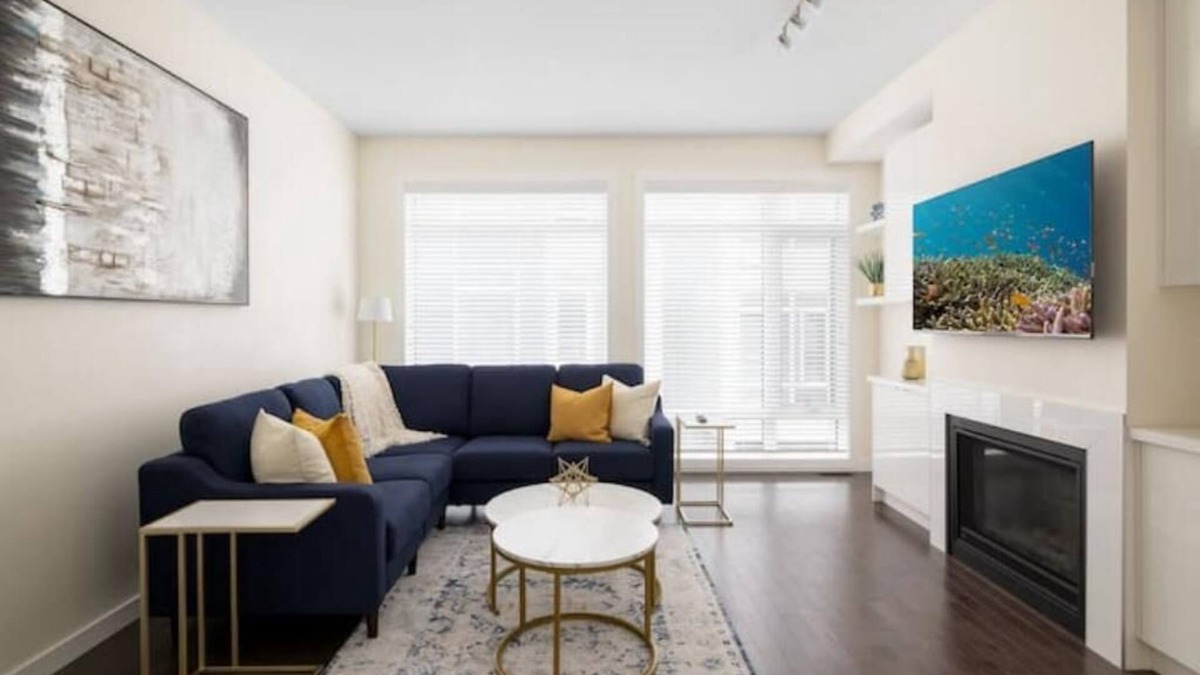 Parkhill-Stanley Park House | Parkhill Luxury Townhouse - Stampede - King Bed