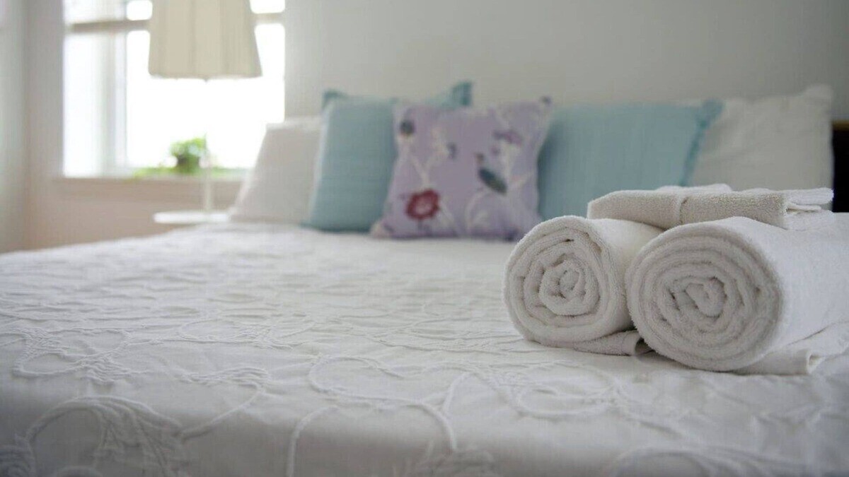 Bloomfield Apartment | ♥Parking★ 5★ Location ♛King Bed♥West Penn Hospita