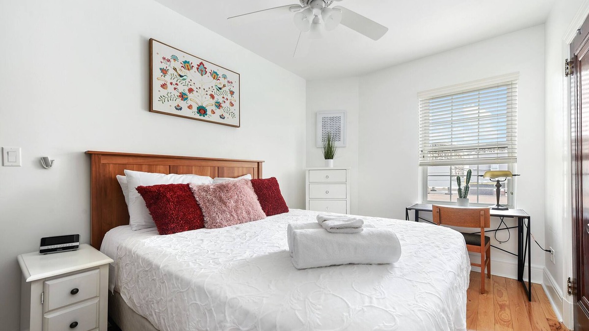 Bloomfield Apartment | ♥Parking~5★Location♛Queen Bed♥West Penn♥10min DT★Elevator- Cental Location