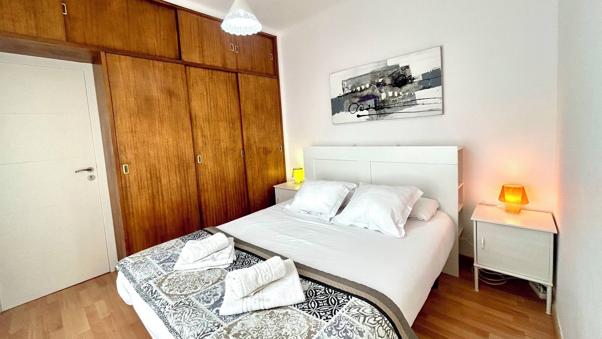 Navas Apartment | Parking available. Pets accepted. Subway nearby. Near the Sagrada Familia