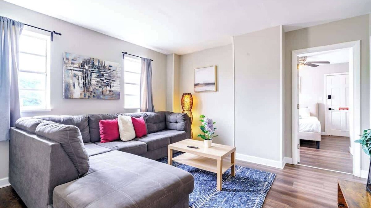 Victorian Village Apartment | Parking Free - PRIME Location – Over 4,500 Reviews