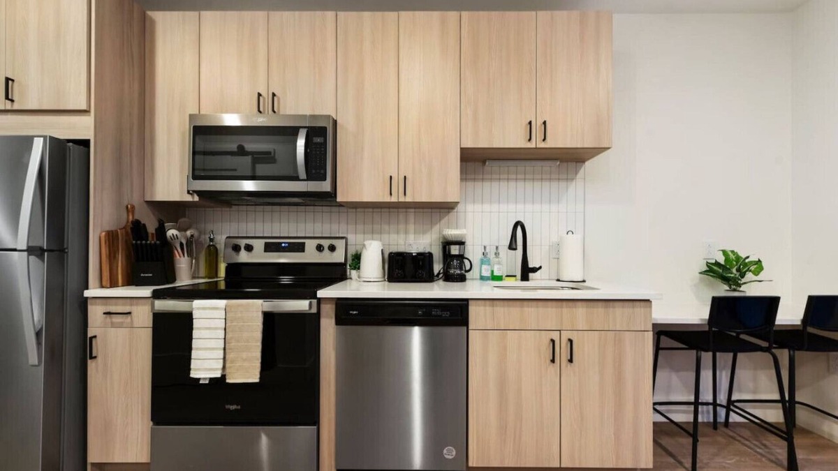 East Liberty Apartment | PARKING+HULU+GYM Near Universities|Shopping|UPMC