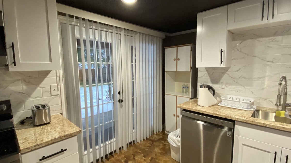 Parkland Apartment | Parkland Studio/Loft Daylight Basement