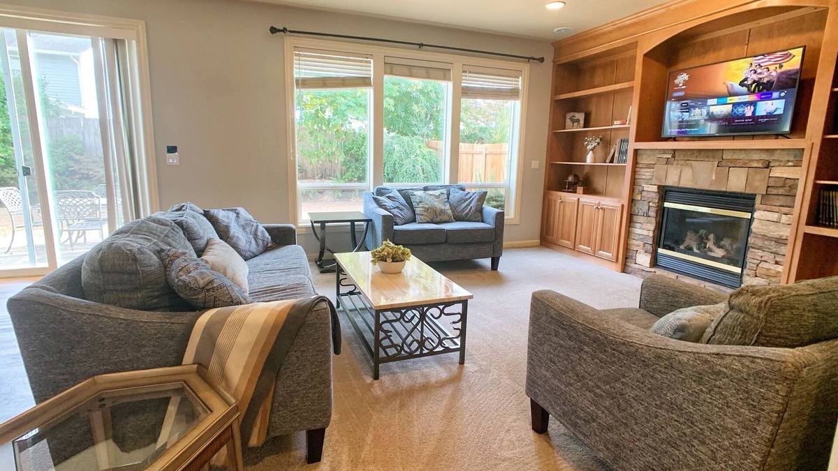 Starcrest House | Parkside 5B Retreat, Large yard w/bbq