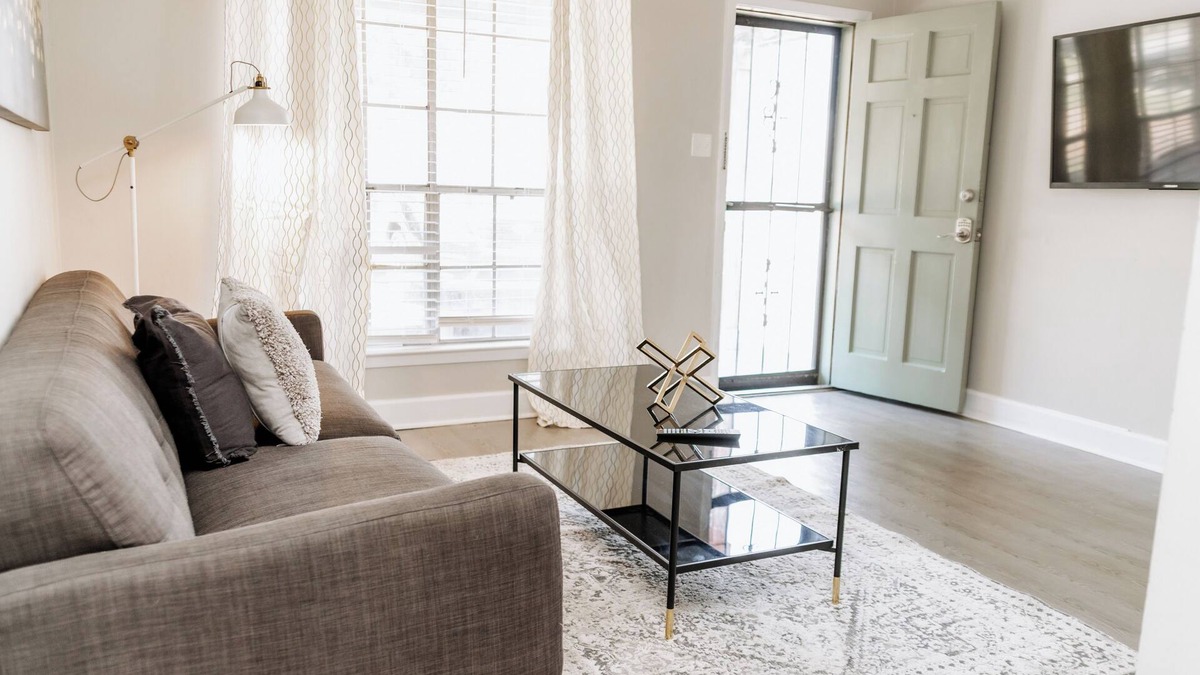 East Memphis House | Parkside & Broadview | Memphis Comfort in City Center